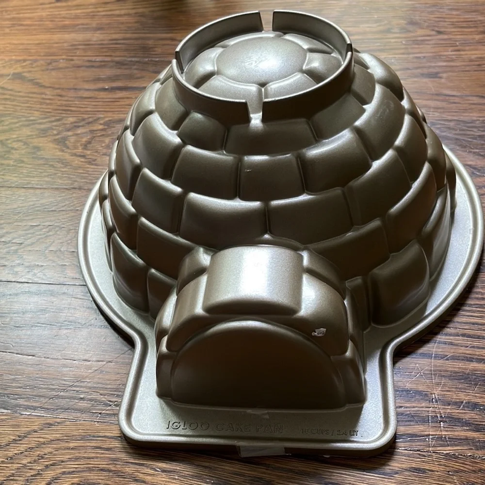 WILLIAMS SONOMA IGLOO SHAPE CAKE PAN